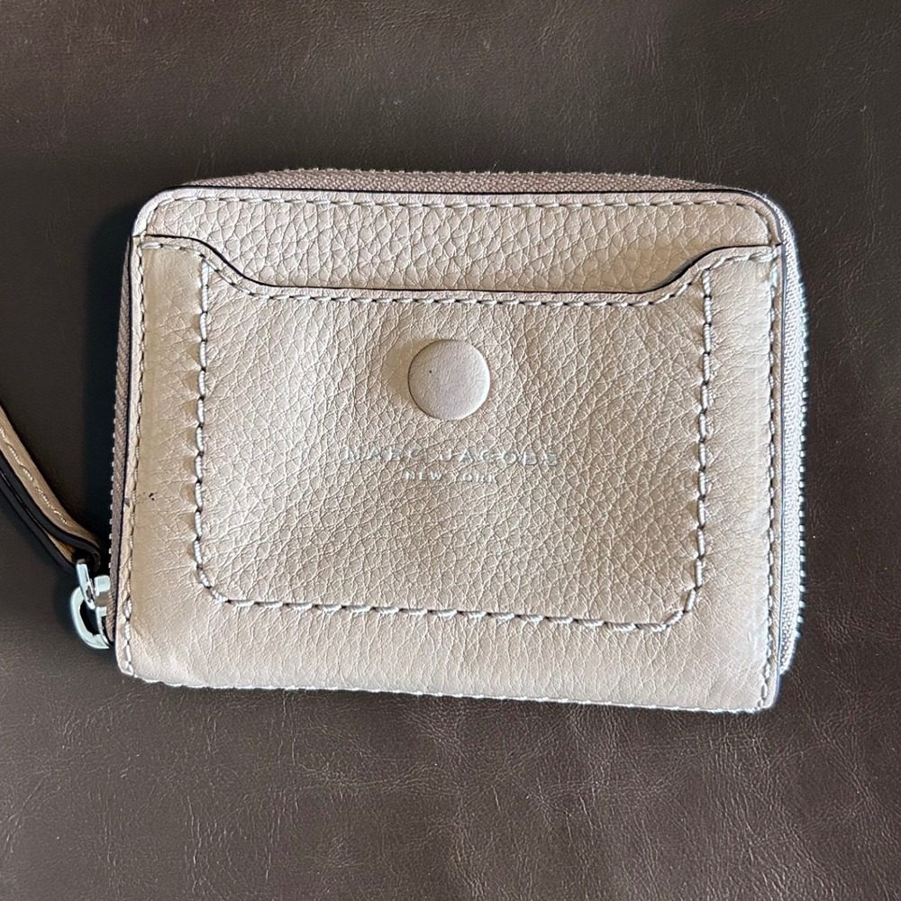 Marc Jacobs Beige Pebbled Leather Small Zip Around Wallet Coin Purse Snap Pocket